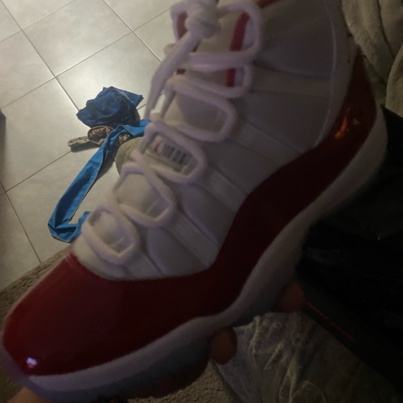 Retro Jordan cherry 11s DS never worn don’t have original box bought off goat main image 6